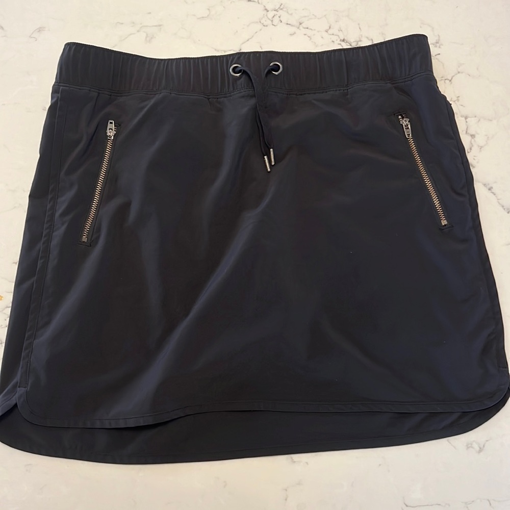 ATHLETA CHELSEA CARGO SKORT SKIRT Medium
